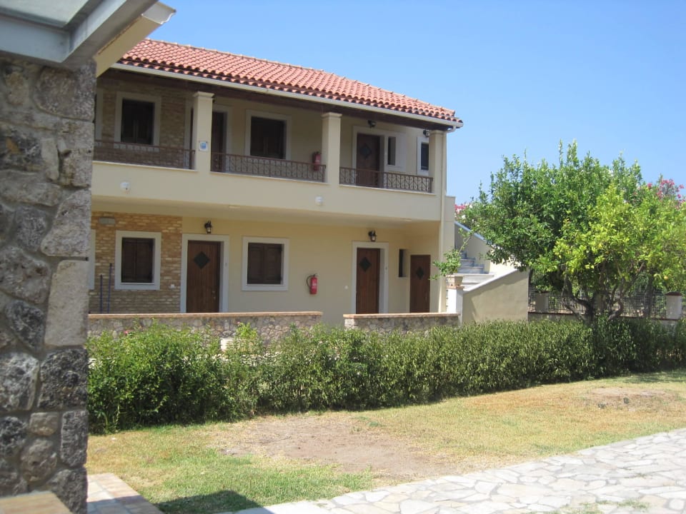 Blick von der Villa auf Nebenhaus Hotel Bostonia Village