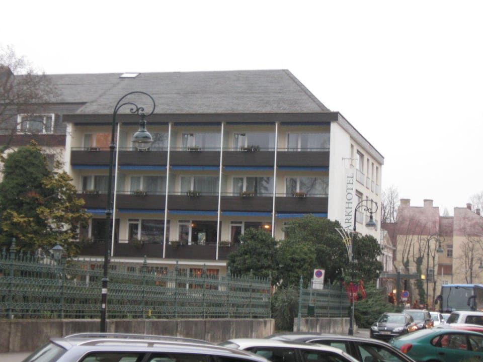 Aussenansicht Eingangsbereich At the Park Hotel