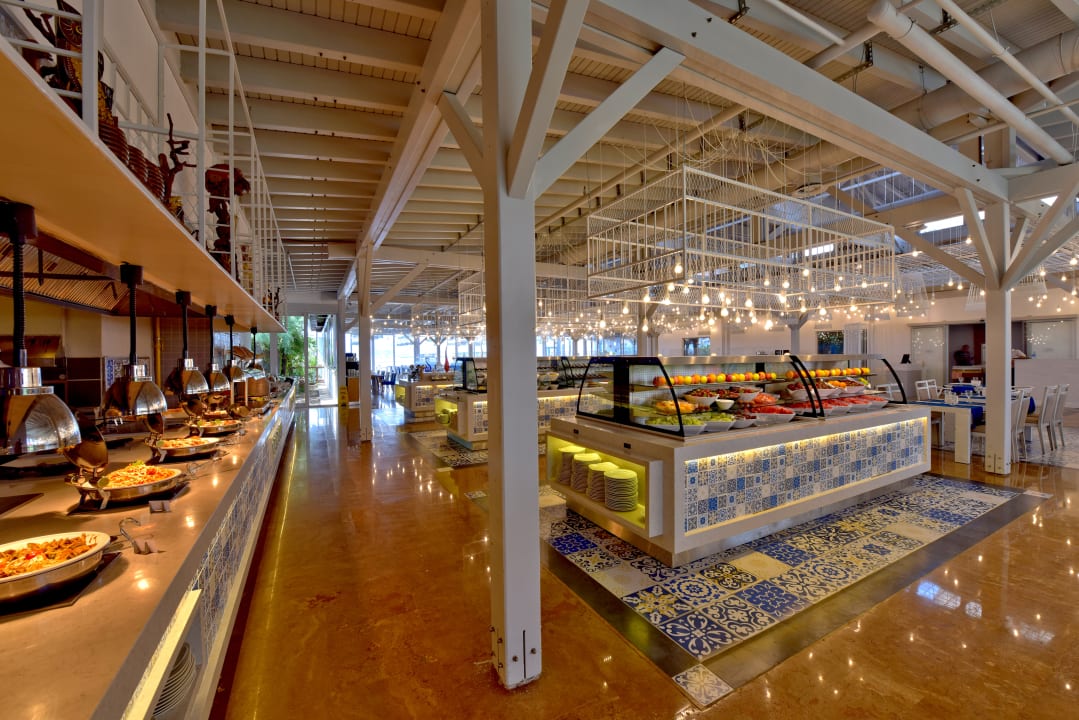 Restaurant Ramada Plaza by Wyndham Antalya