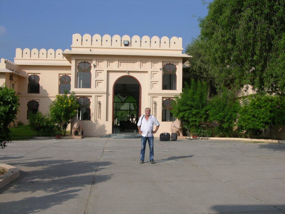 Haupteingang Hotel Sara Vilas