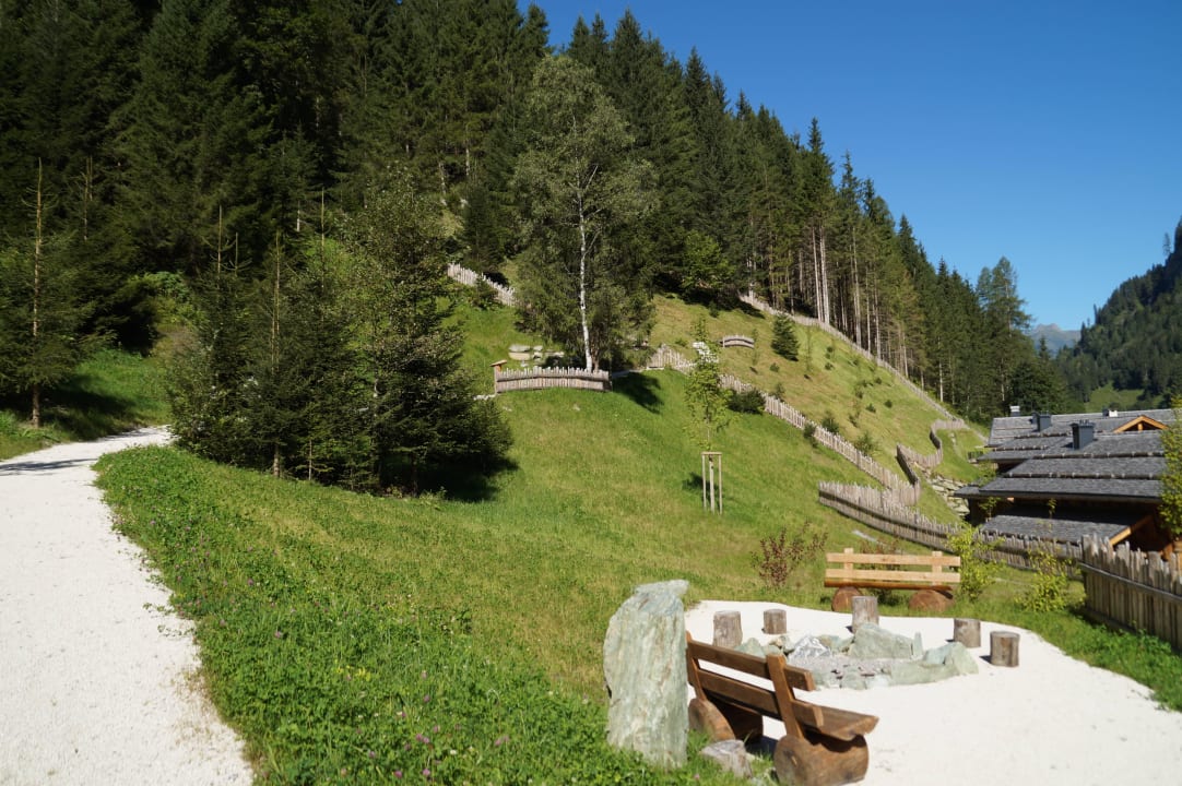 Liebevoll gestaltete Gartenanlage Chaletdorf Auszeit
