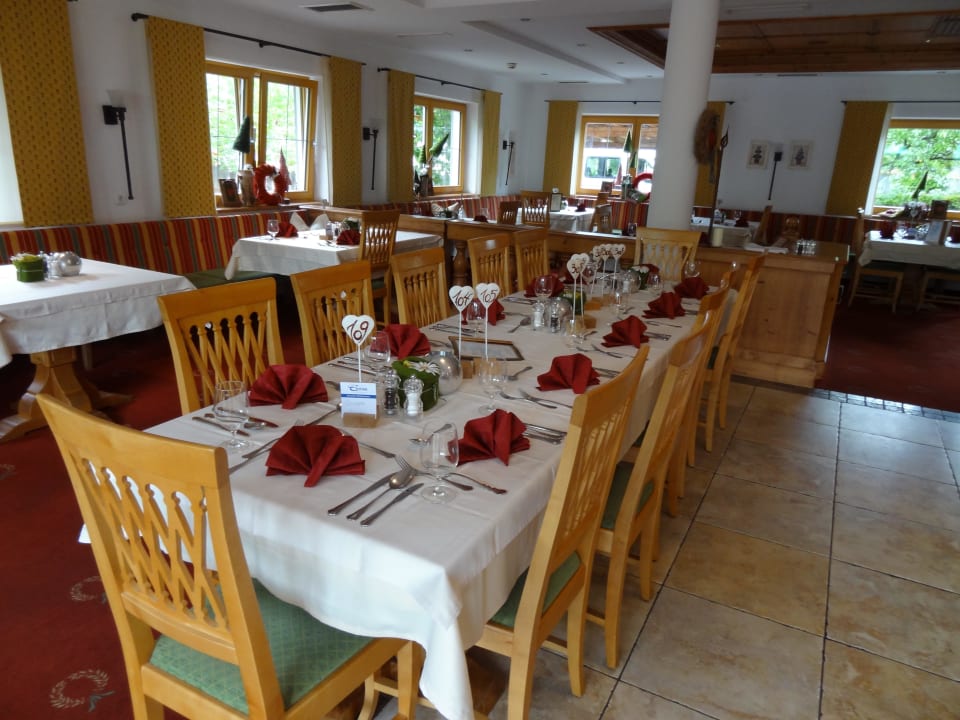 So läßt man sich gerne zum Essen bitten Hotel Enzian