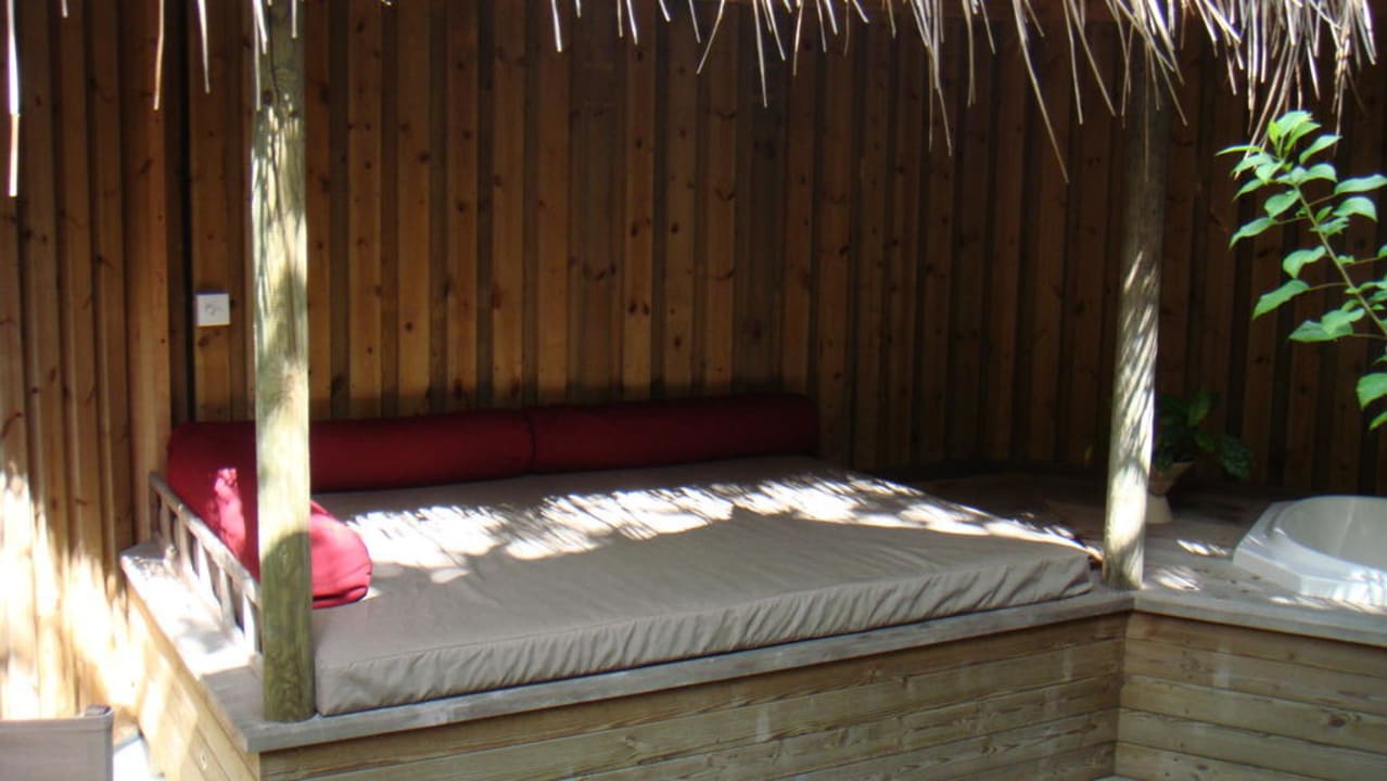 Tagesbett in Jacuzzi Beach Villa Komandoo Island Resort & Spa - Adults only