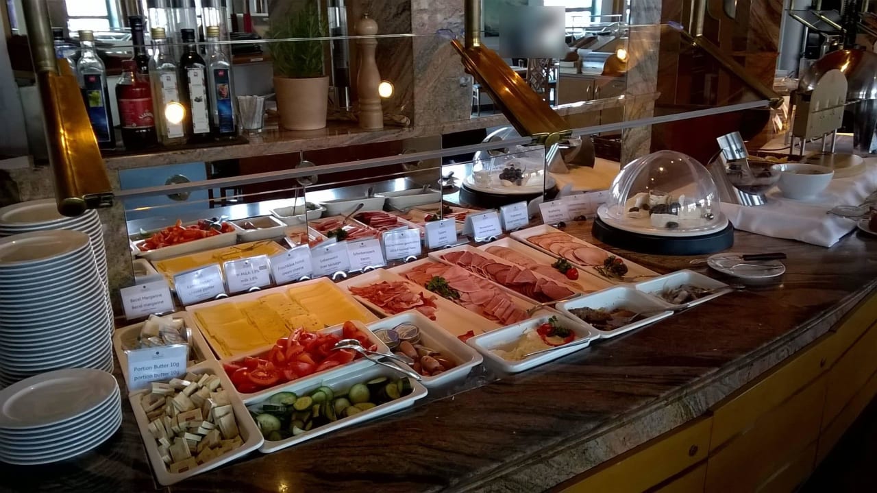 Frühstücksbuffet H+ Hotel Limes Thermen Aalen