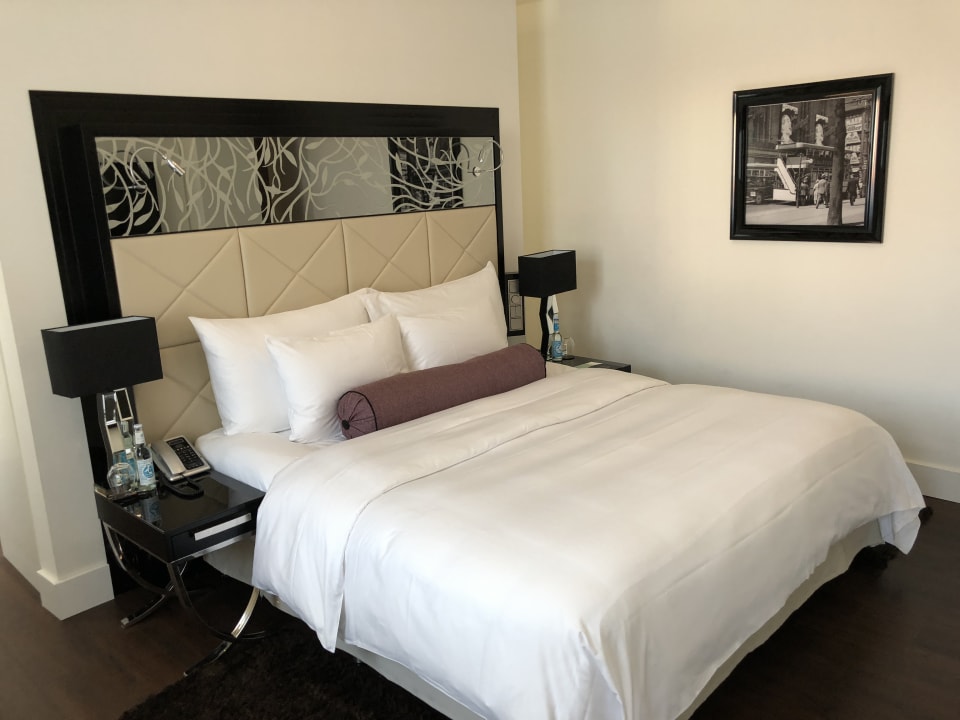 Zimmer Roomers Berlin Steinplatz, Autograph Collection