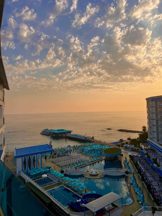 Ausblick Azura Deluxe Resort & Spa Hotel