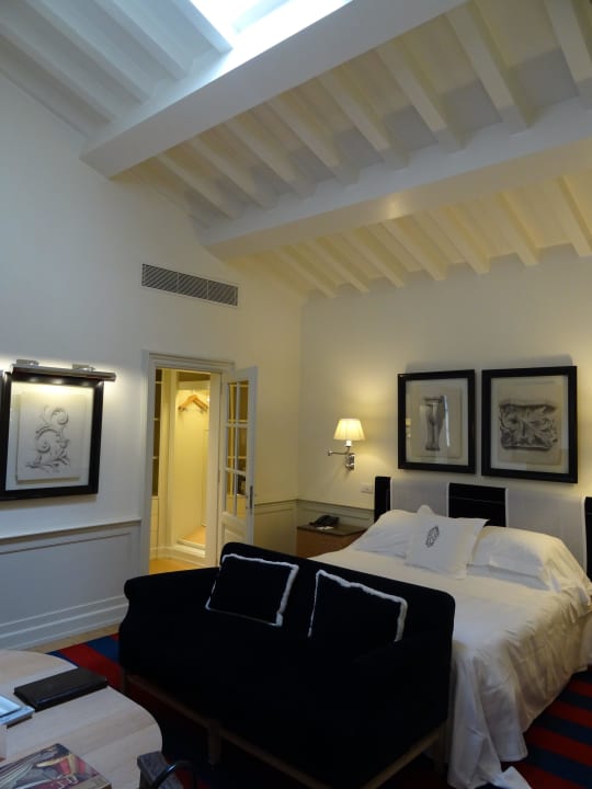 Großzügige Zimmer mit begehbarem Kleiderschrank Hotel Palazzo Vecchietti Residenza D'Epoca