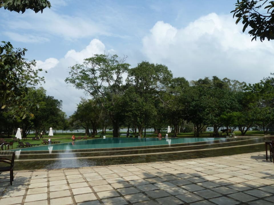 Blick auf den Pool vom Restaurant aus Habarana Village by Cinnamon