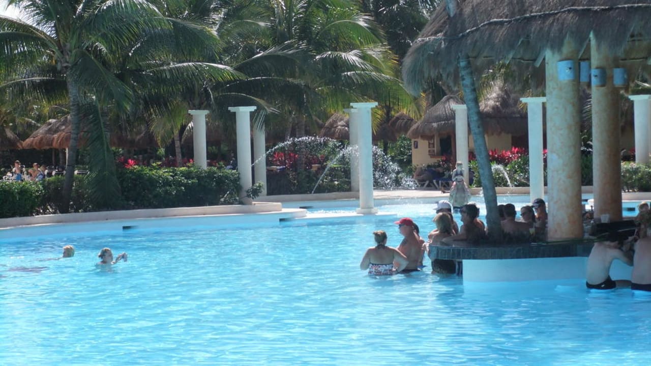 Poolbar TRS Yucatan Hotel - Adults only
