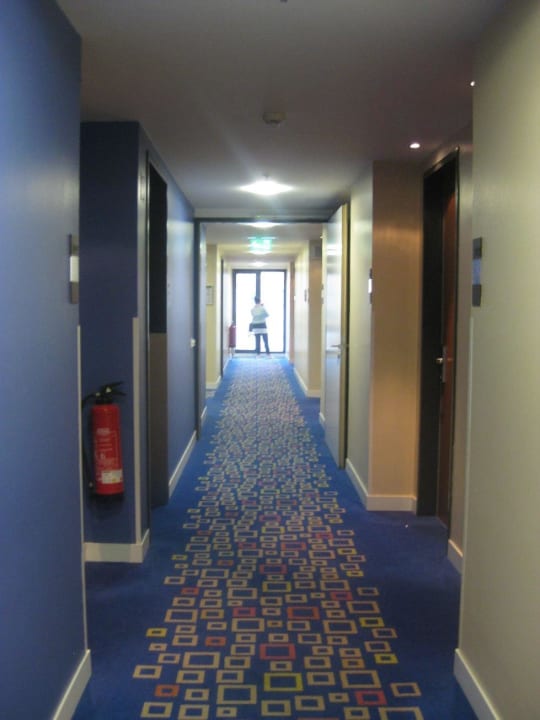 Flur zum Zimmer Hampton by Hilton Berlin City West