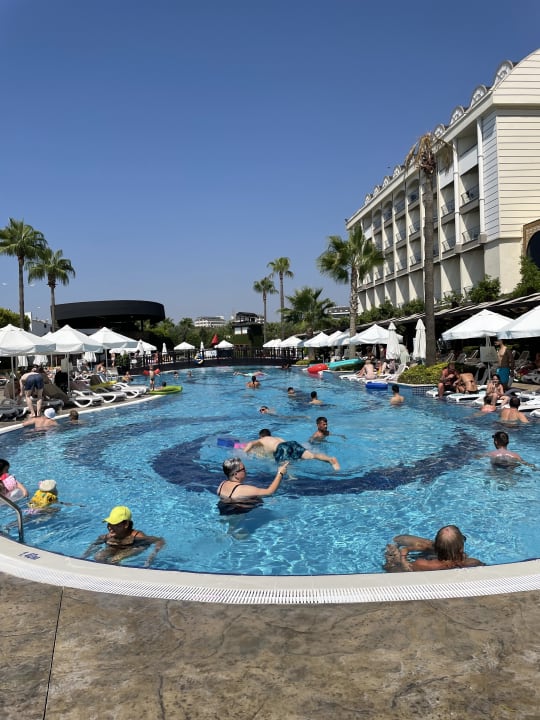 Pool Mary Hotel Side