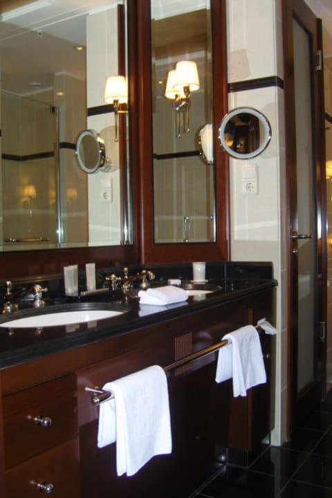 Bad Hotel Adlon Kempinski Berlin