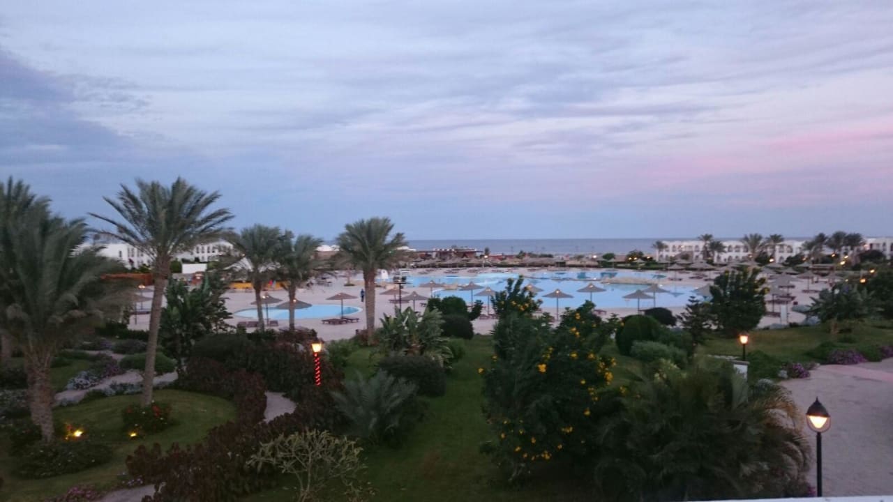 Blick über den Pool Hotel Gorgonia Beach Resort