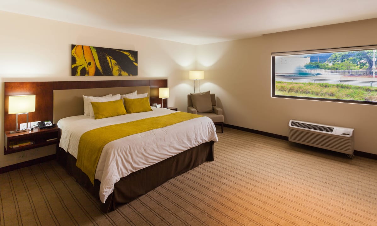 Standard Room King Bed Wyndham Garden Hotel San Jose Escazu