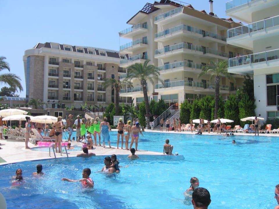 Бассейн отеля Hotel Grand Ring