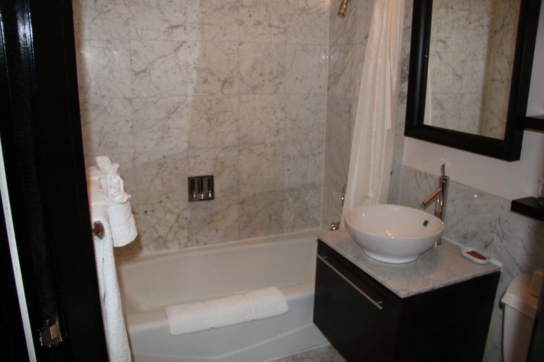 Blick ins Badezimmer Hotel Eurostars Wall Street