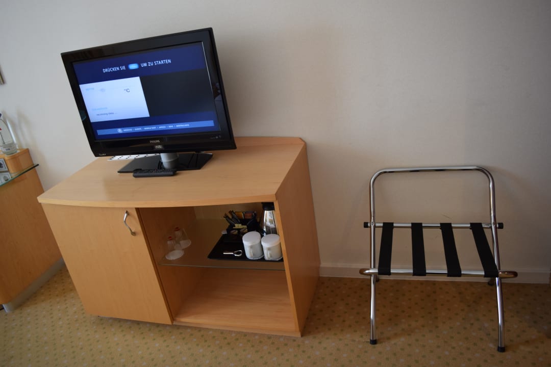 TV-Gerät, Mini-Bar (im Schrank) und Koffer-Halter Dorint Hotel Bonn