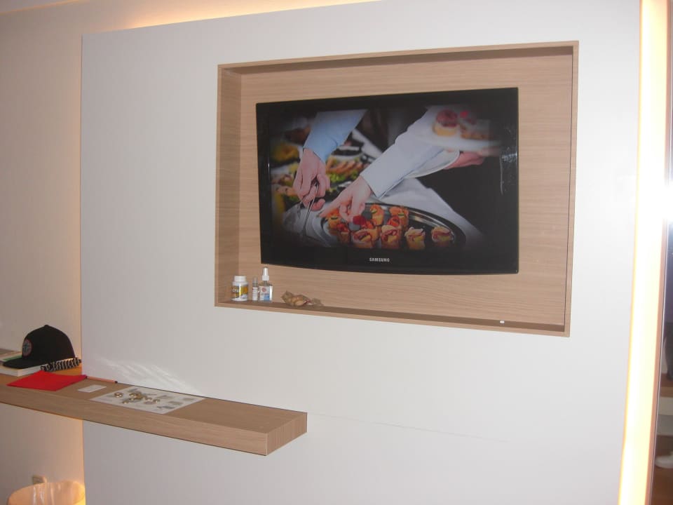 TV LCD Hotel & Spa S'Entrador Playa