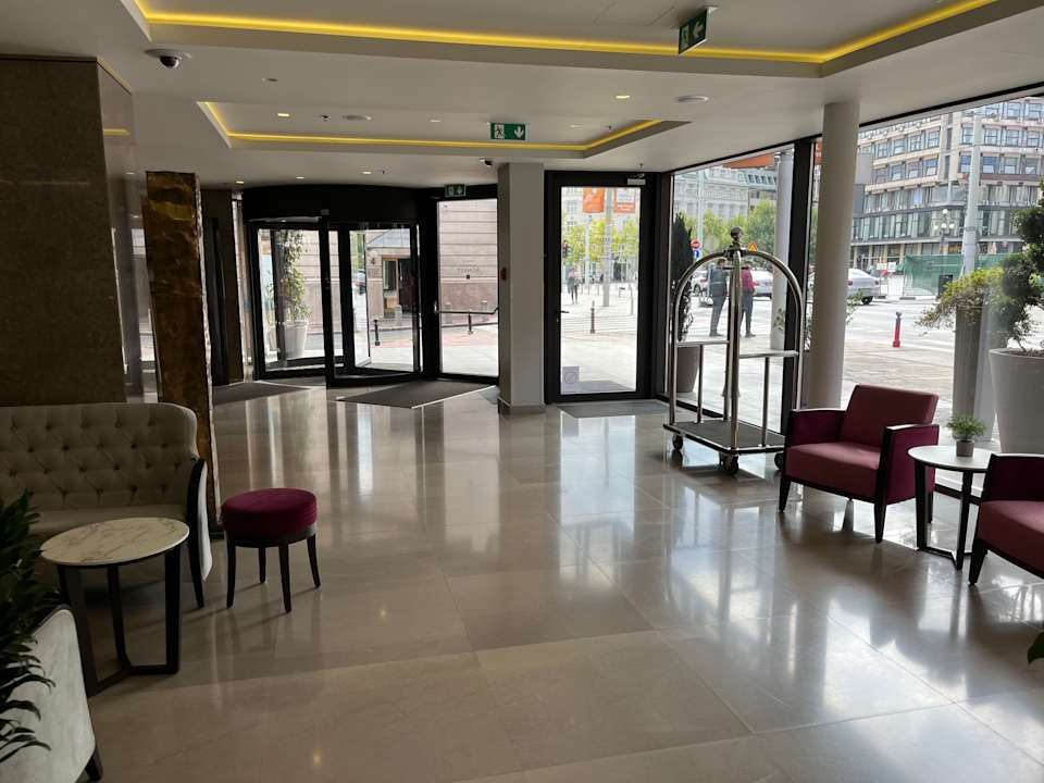 Lobby Courtyard Belgrade City Center