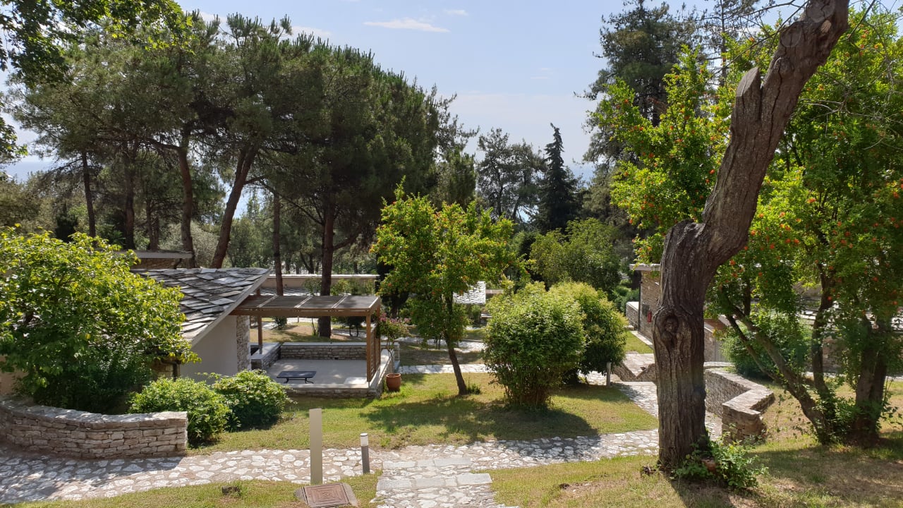 Gartenanlage Hotel Makryammos Bungalows