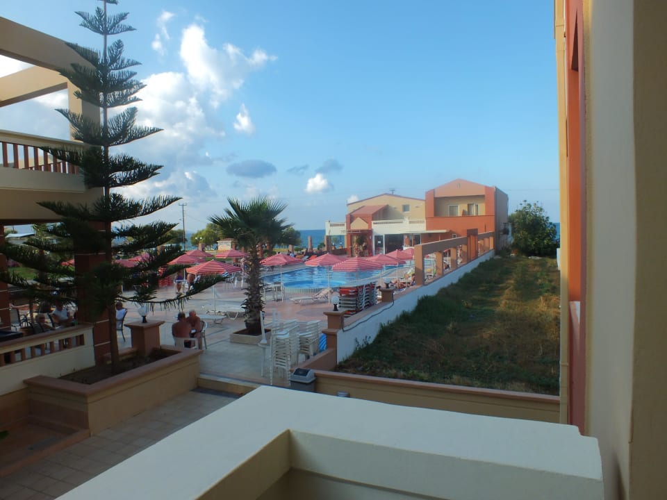 Widok z balkonu  Hotel Castro Beach