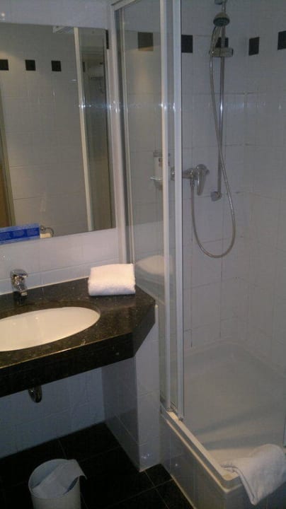 Bad - klein aber ok CityClass Hotel am Heumarkt