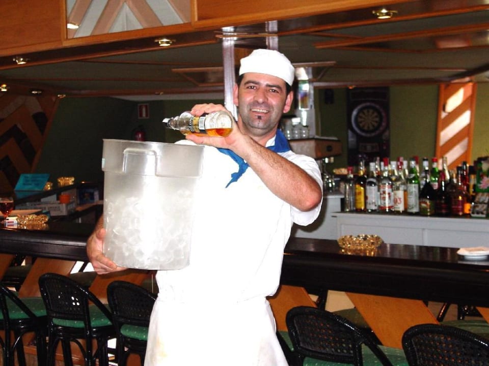 ...Whisky on ice nicht nur im Ballermann aus Eimern! Hotel Exagon Park