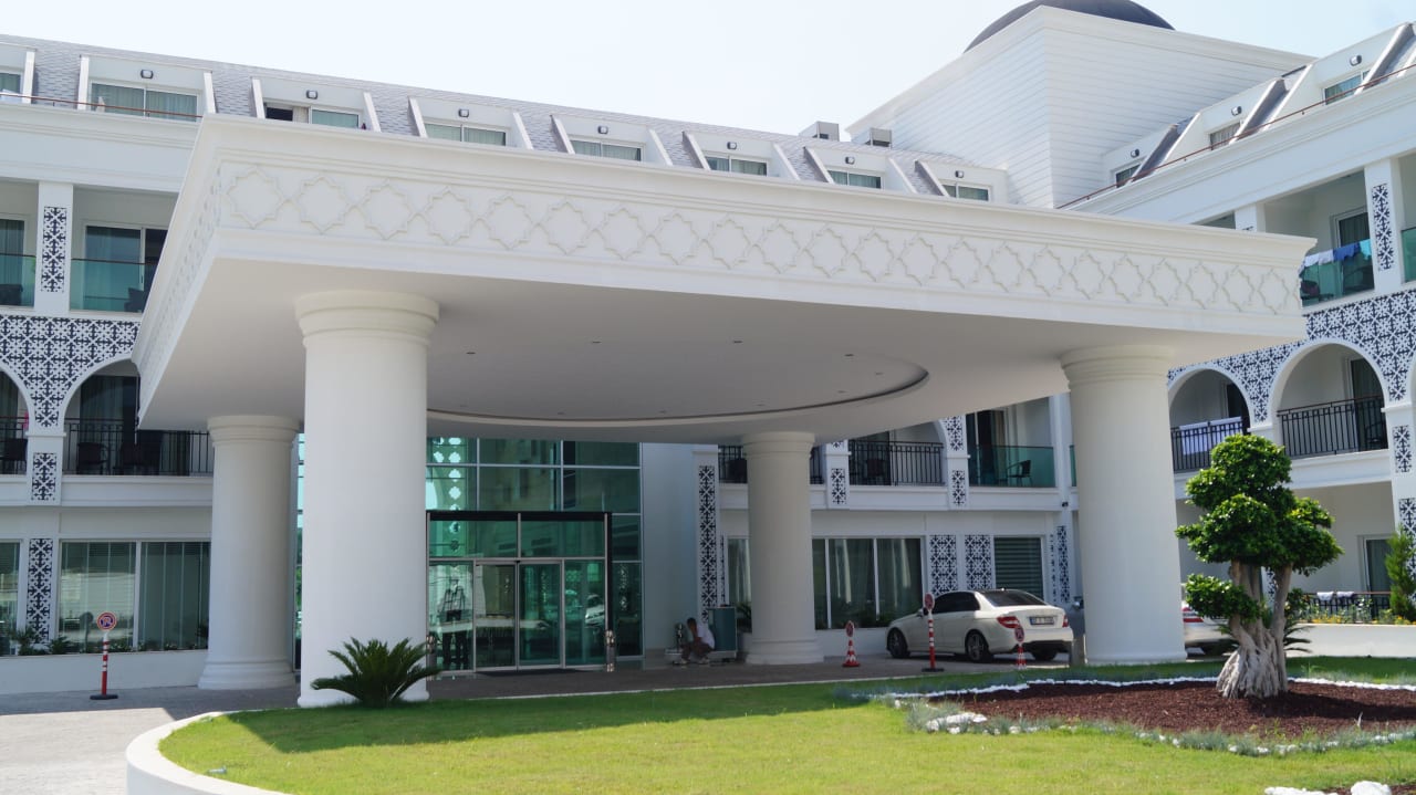 Haupteingang Karmir Resort & Spa