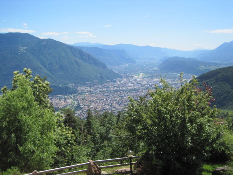 Blick auf Bozen - vom Hotelgarten Hotel Belvedere