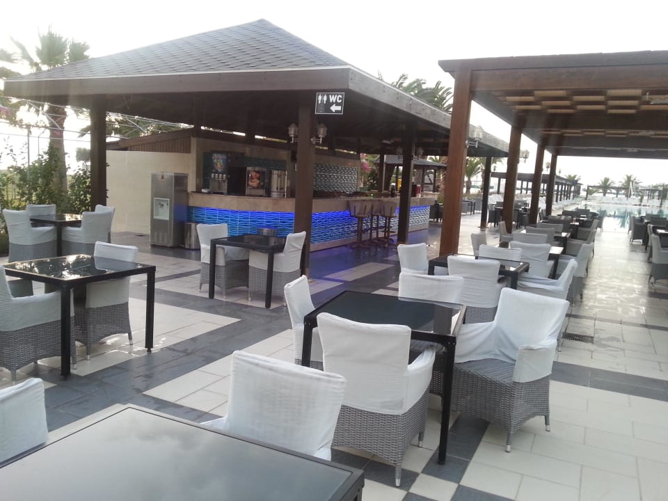 Bar przy basenie Venosa Beach Resort & Spa
