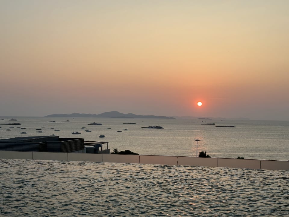 Pool Hotel Holiday Inn Pattaya