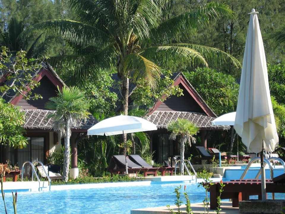 Blick über den Pool The Kib Resort