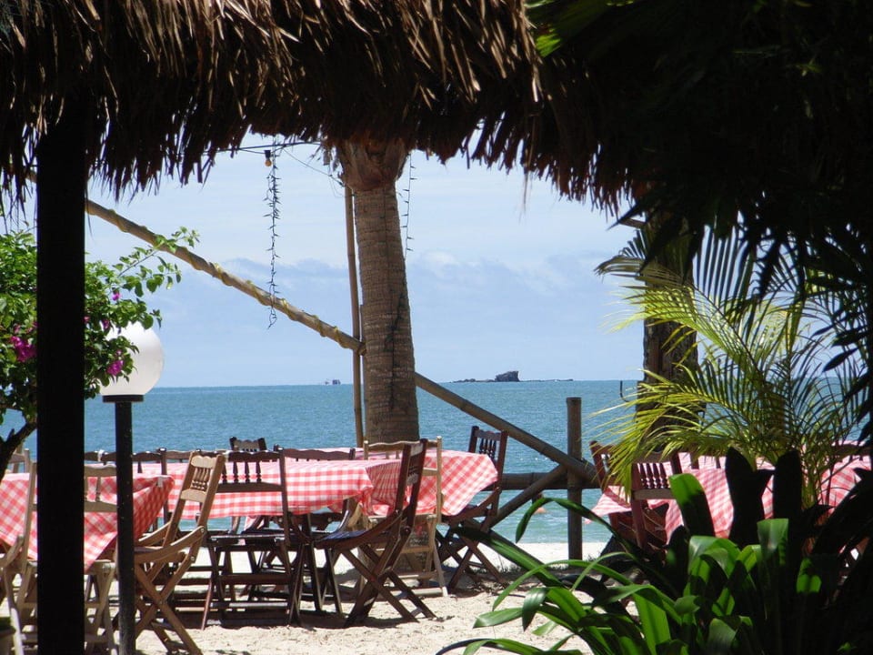 Vom Zimmer über den Biergarten zum Strand Hotel Beach Garden Resort
