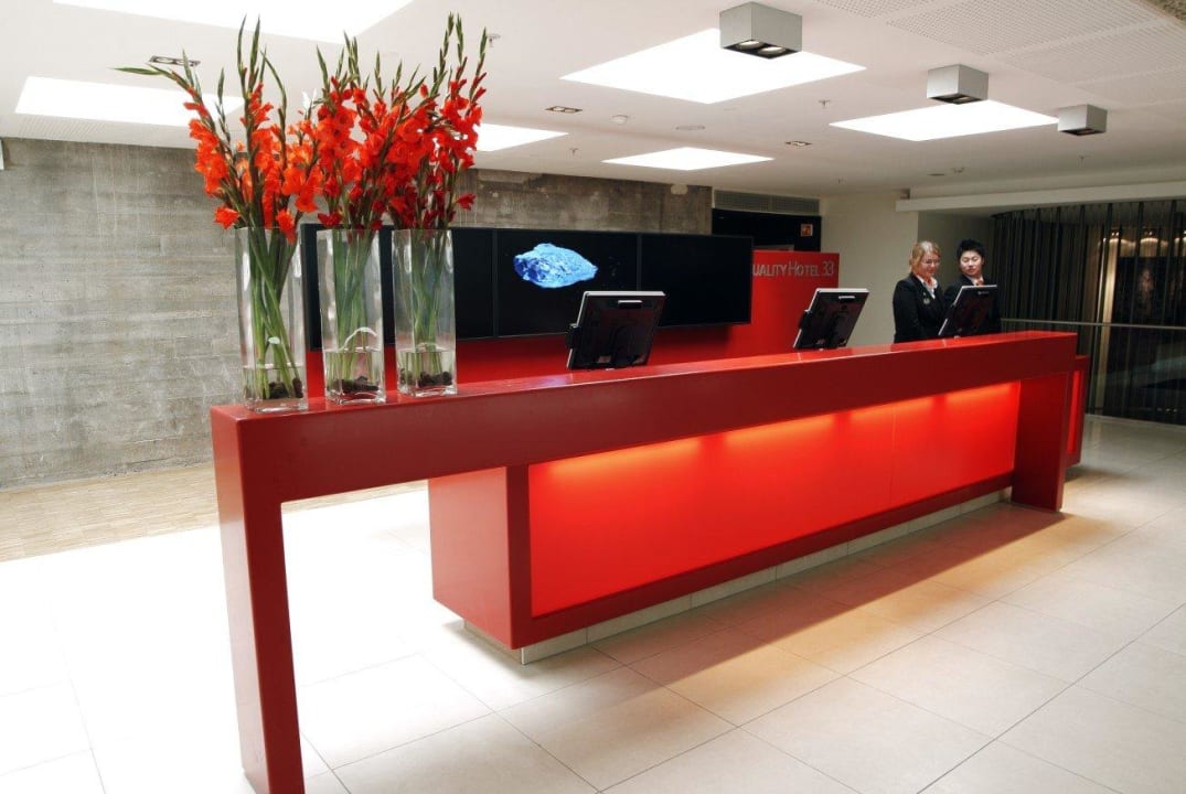 Reception Quality Hotel 33