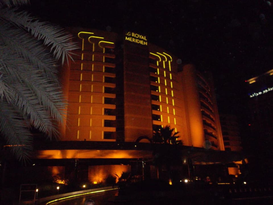 Von der Straße aus Le Royal Méridien Beach Resort & Spa Dubai