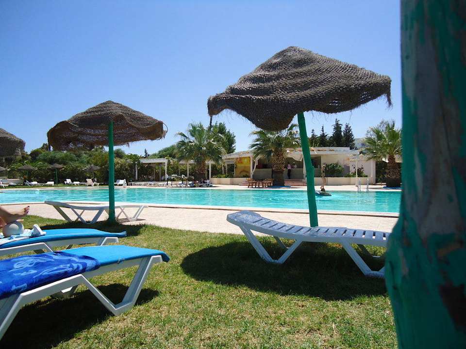 Blick auf den Pool Cyclamens Mechmoum Hotel & Spa