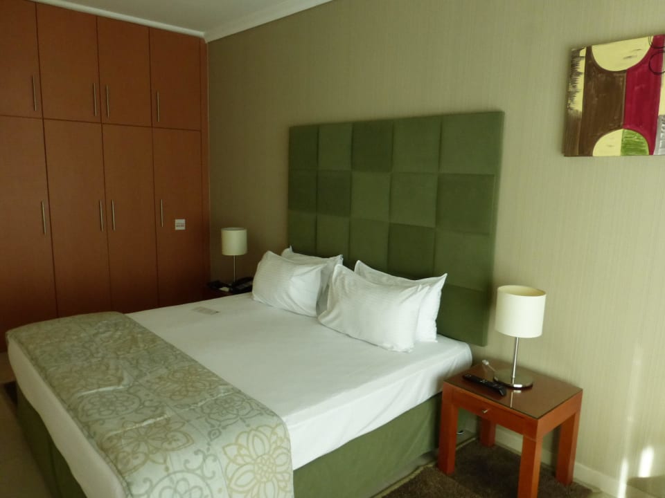 Schlafzimmer Chelsea Tower Hotel Apartments