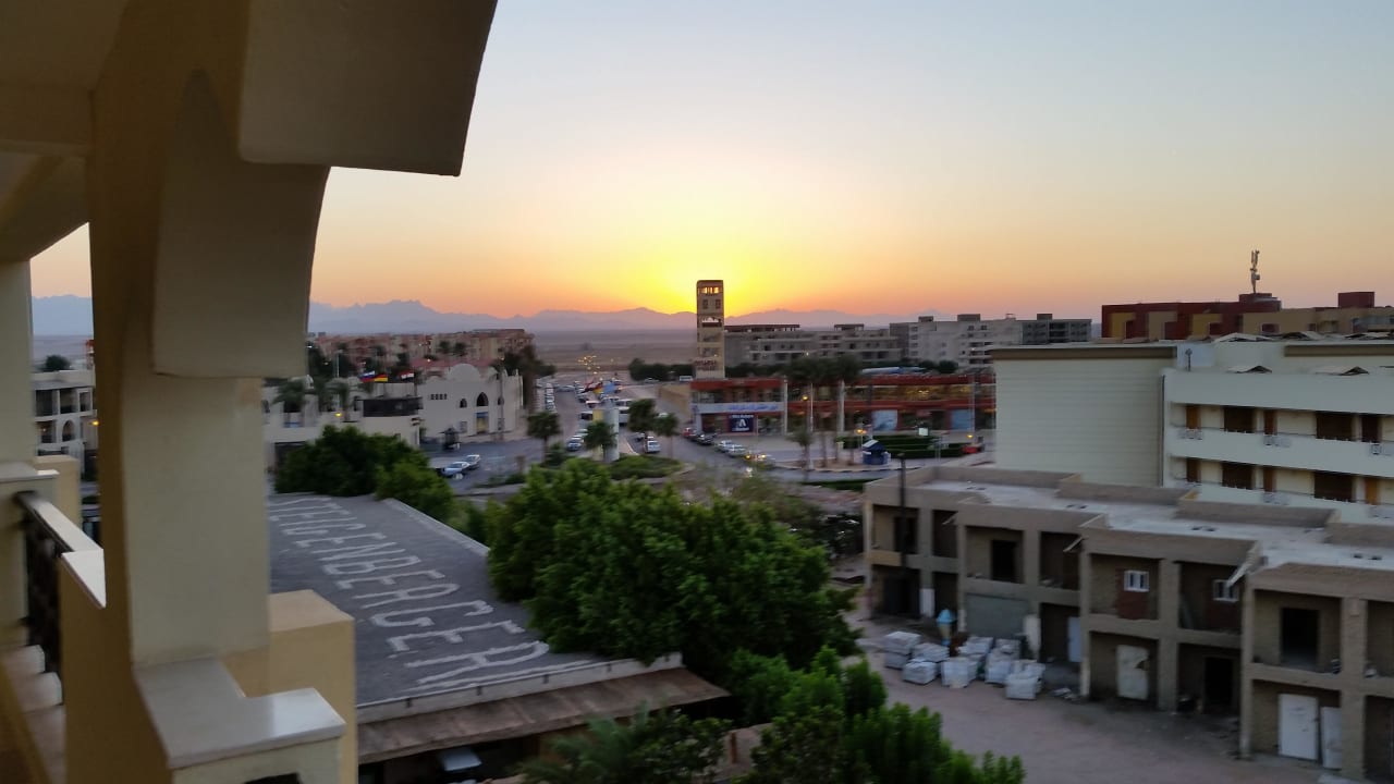 Blick vom Hotel weg in Richtung Berge Steigenberger ALDAU Beach Hotel