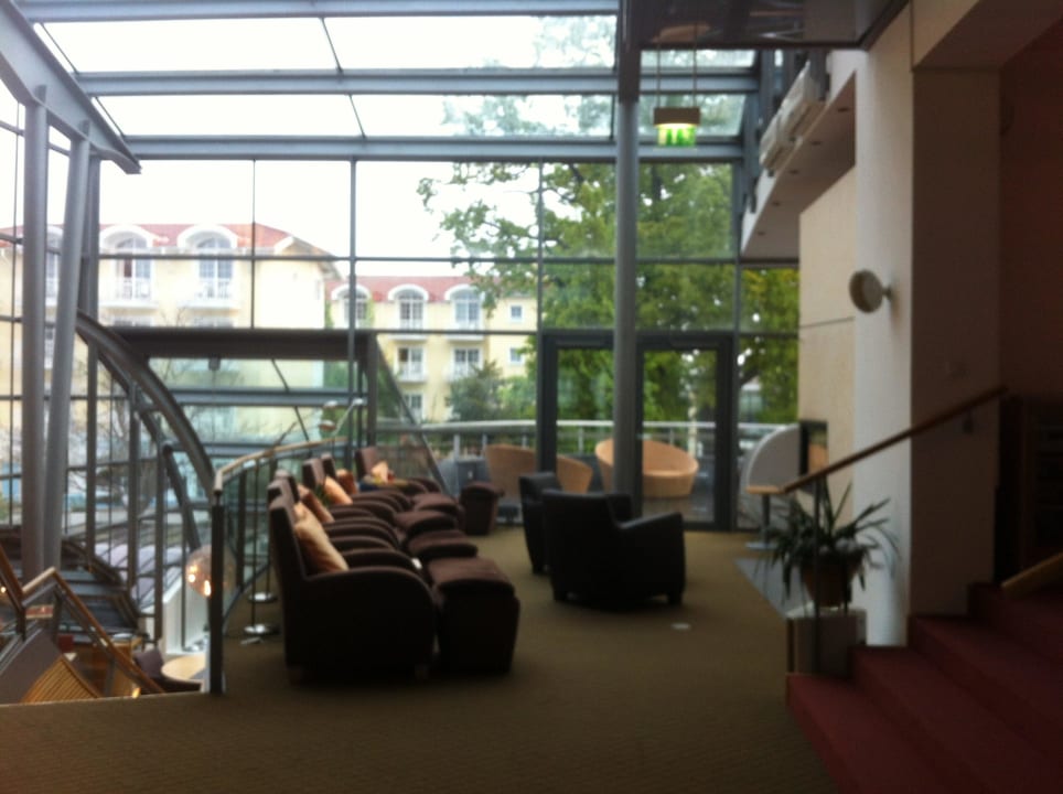 Lesebereich: sehr hell und mit Tee und Wasser  Hotel Meersinn - Binz