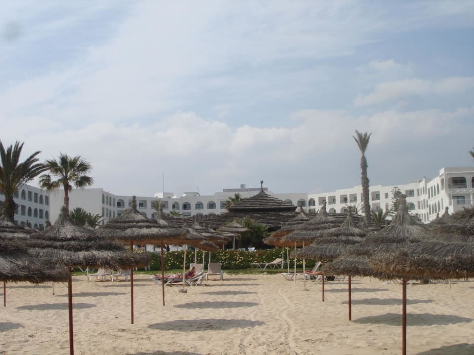 Hotel aus Strandsicht Nozha Beach Resort & Spa