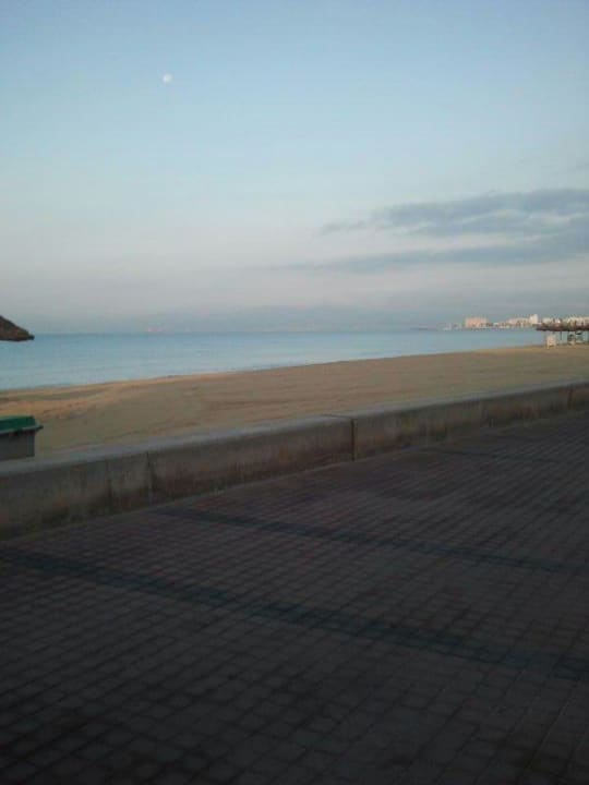Morgens halb neun am Strand Iberostar Waves Bahia de Palma