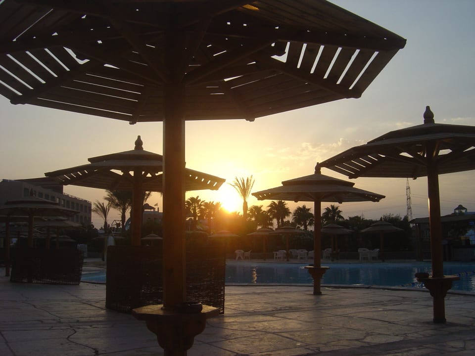 Der Sonnenuntergang vom Pool aus  Titanic Resort & Aqua Park