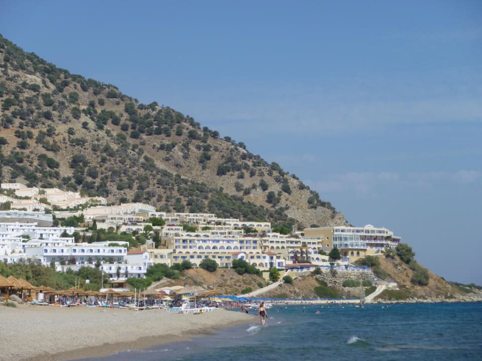 Hotelansicht vom Strand Mitsis Family Village