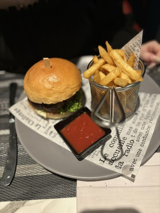 Gastro Rose Rayhaan by Rotana