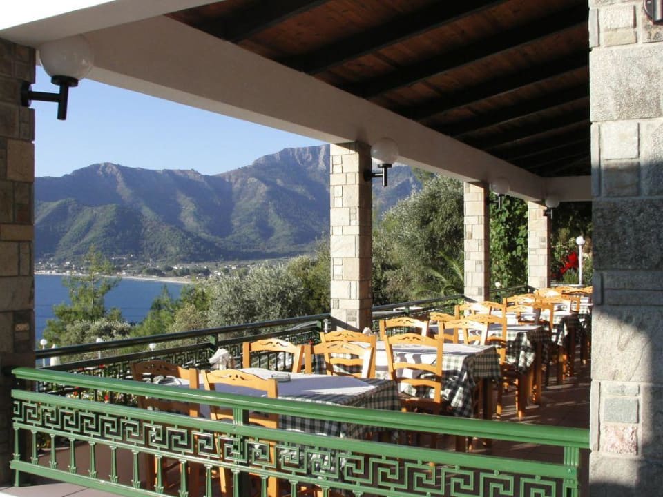 Frühstück im Freien Hotel Dionysos