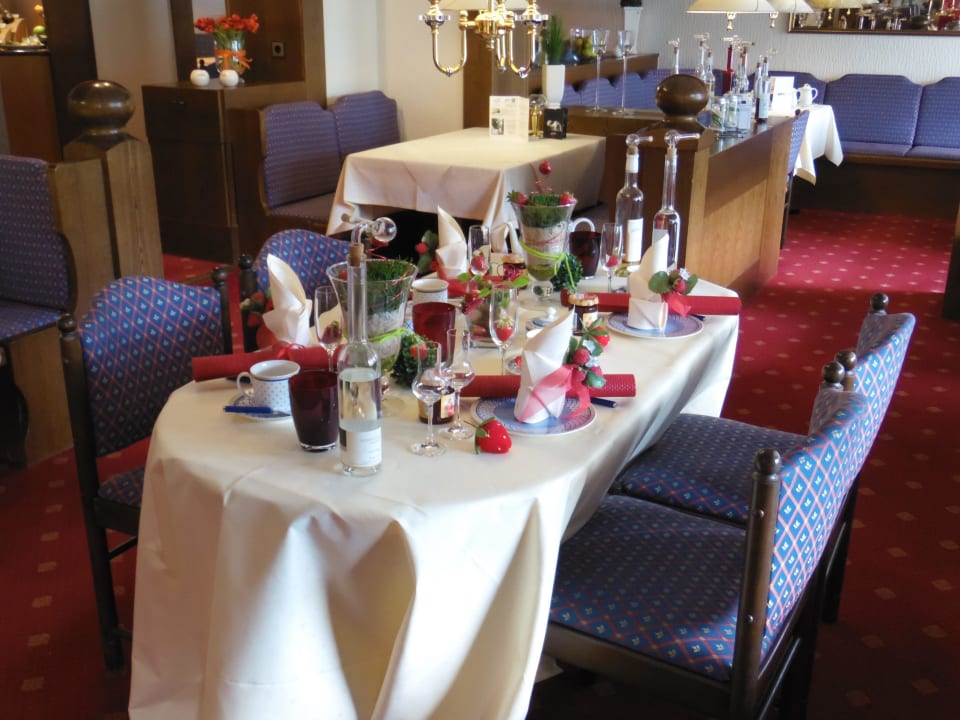 Ein Tisch mit Motiven zur Jahreszeit Hotel Hegenbarth´s