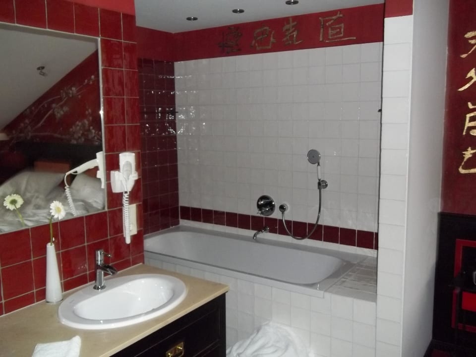 Bad mit Badewanne Hotel Bell Rock Europa-Park