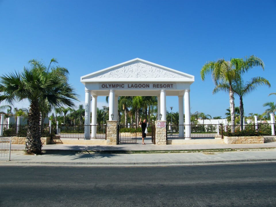 Ansicht Hauptstraße Ayia Napa Olympic Lagoon Resort Ayia Napa