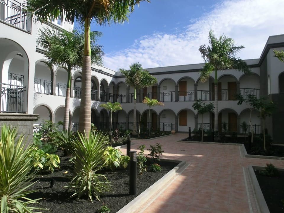 Weg zu den Zimmern Royal Palm Resort & Spa - Adults only