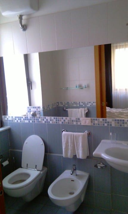 Geräumiges Badezimmer Hotel Sirio